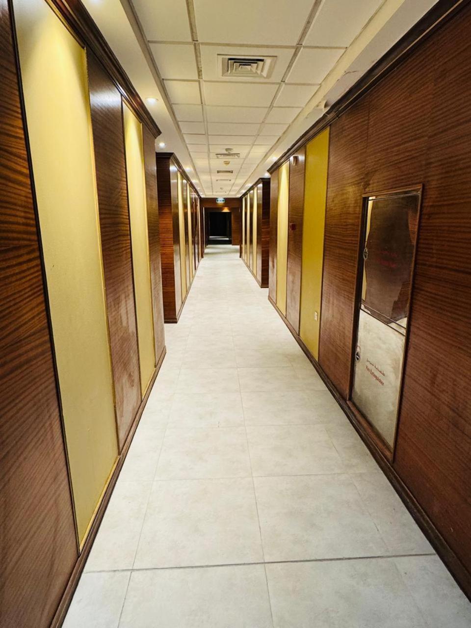 Backpackers Heaven ! 18 Beds In A 2 Bedroom Apartment In Front Of Union Metro Station Diera Dubai Exterior foto