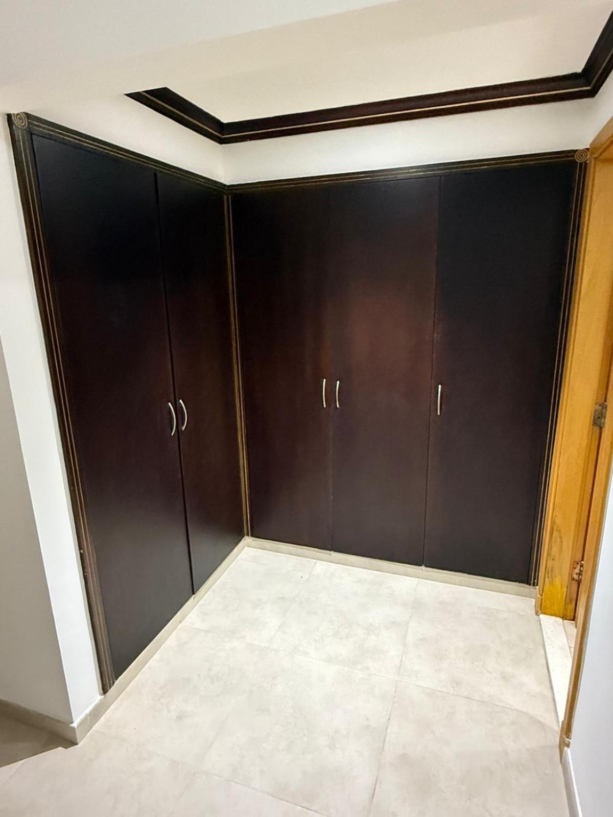 Backpackers Heaven ! 18 Beds In A 2 Bedroom Apartment In Front Of Union Metro Station Diera Dubai Exterior foto