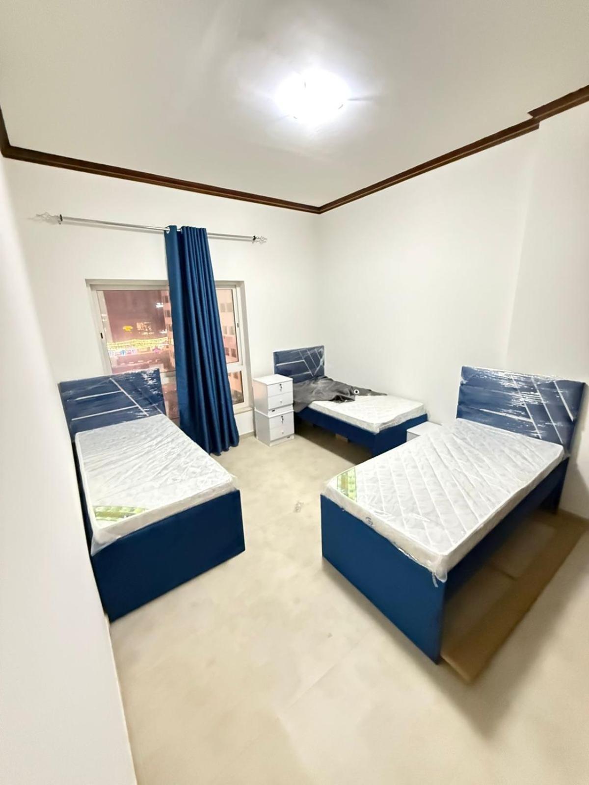Backpackers Heaven ! 18 Beds In A 2 Bedroom Apartment In Front Of Union Metro Station Diera Dubai Exterior foto